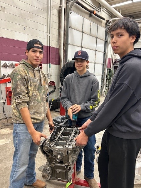 Transportation Class Working on Ford Engines