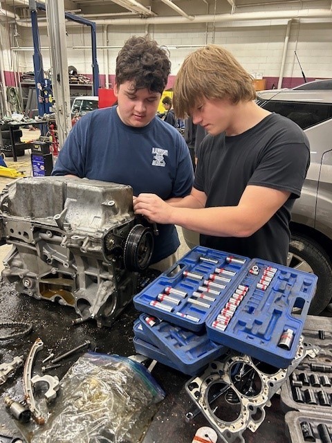 Transportation Class Working on Ford Engines