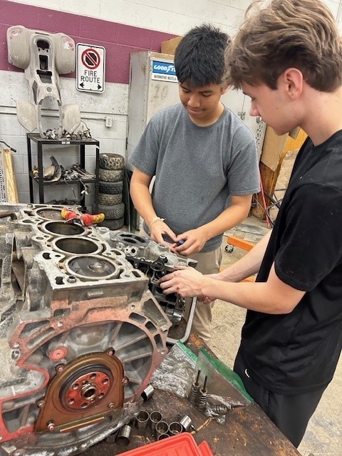 Transportation Class Working on Ford Engines