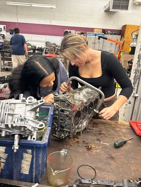 Transportation Class Working on Ford Engines