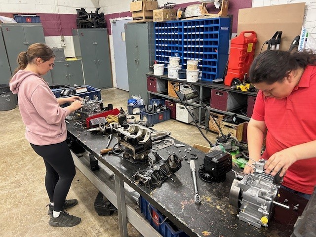 Transportation Class Working on Ford Engines