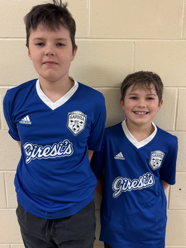 two students wearing the same shirt 