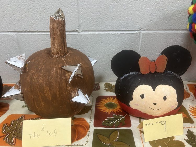 the log and Minnie Mouse