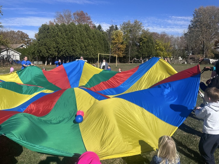 Students playing with a para