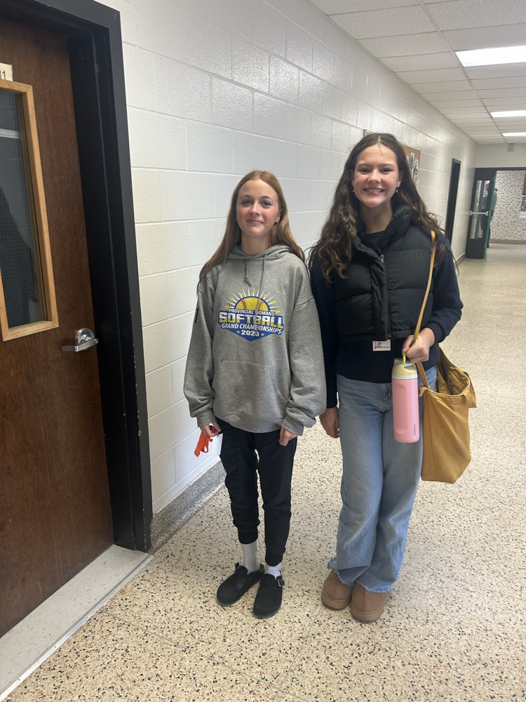 students from CKSS returning to help our French Immersion students 