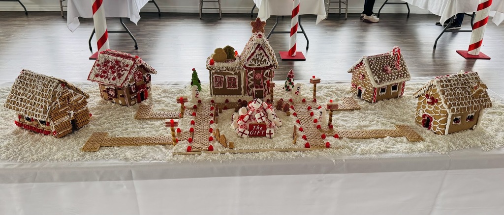 multiple gingerbread houses making a avillage