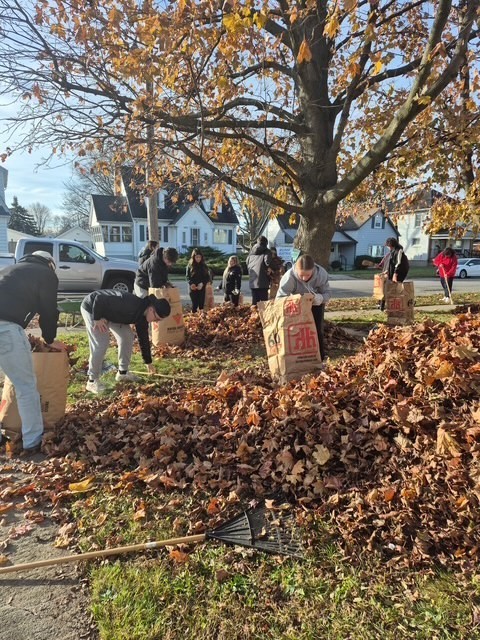 Horticulture Class Raking Leaves