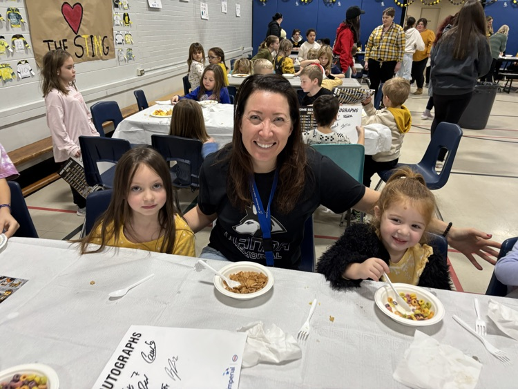 students enjoying breakfast