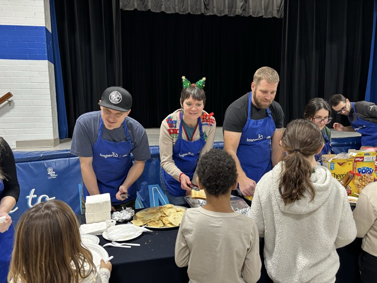 students enjoying breakfast