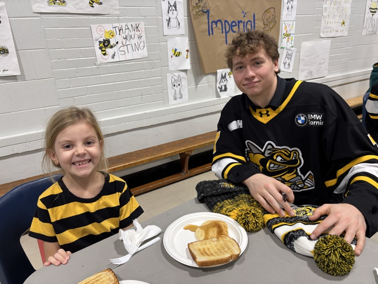 students enjoying breakfast