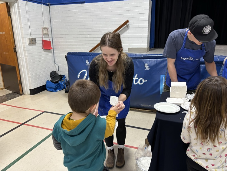 students enjoying breakfast