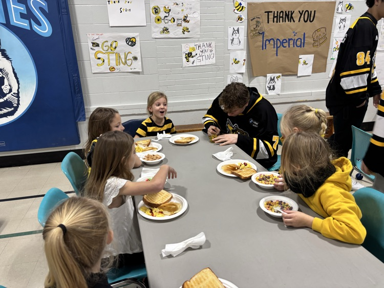 students enjoying breakfast