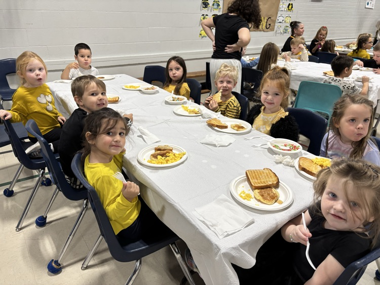students enjoying breakfast