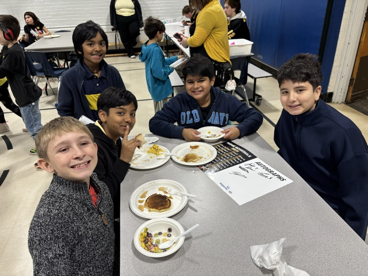 students enjoying breakfast