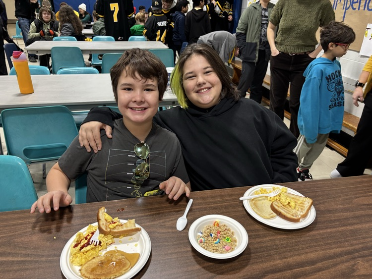 students enjoying breakfast