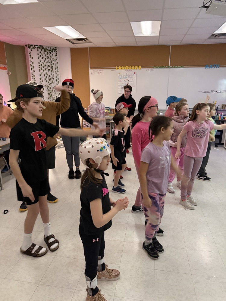 students dancing to Just dance