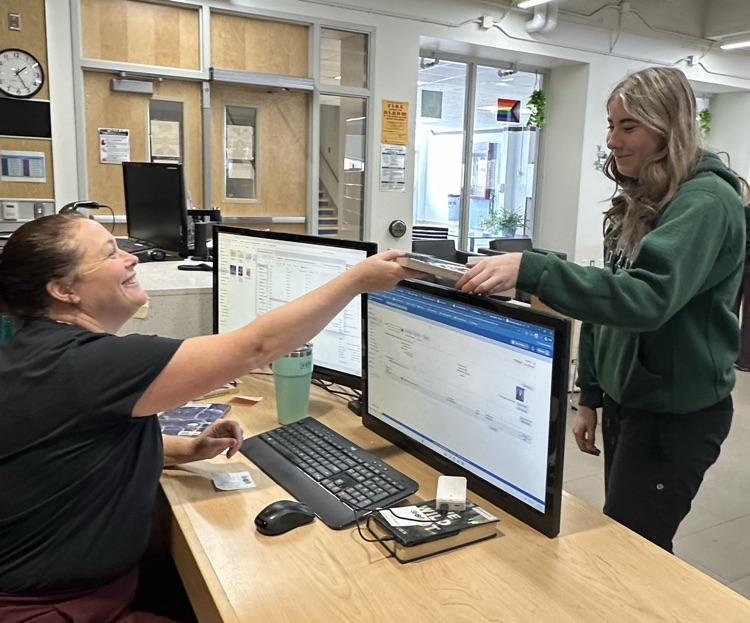 Checking out a new book 📚📖