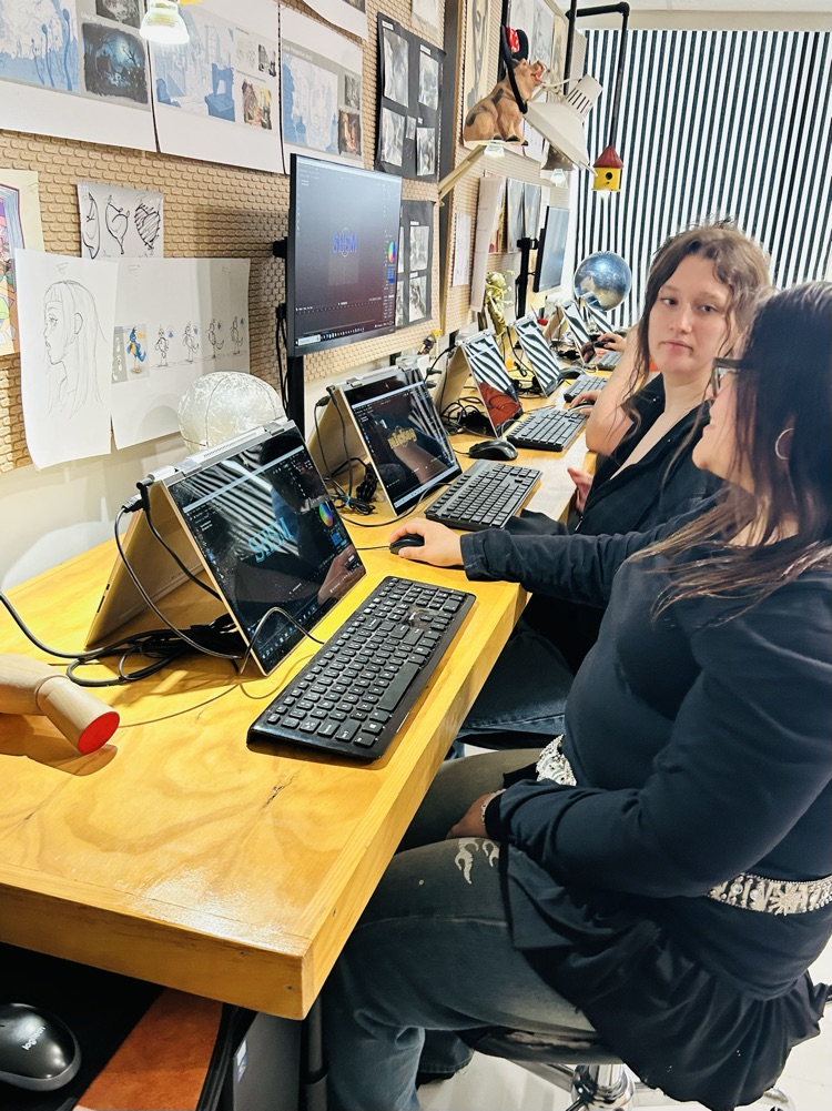 Our Specialist High Skill Major: Arts & Culture crew spent the day at Sheep Dog Animation Studio. They loved learning the ropes of stop motion video and 3D hologram to design new SHSM logos! 