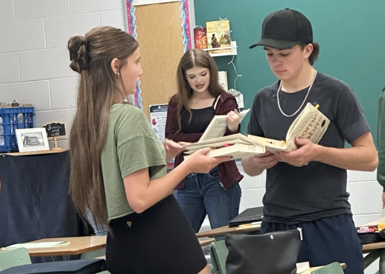 ENG4U students discussing their thoughts and connections after reading