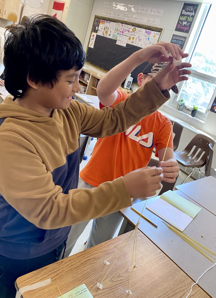 students building a structure with spaghetti and marshmallows