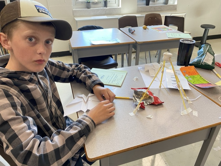 students building a structure with spaghetti and marshmallows