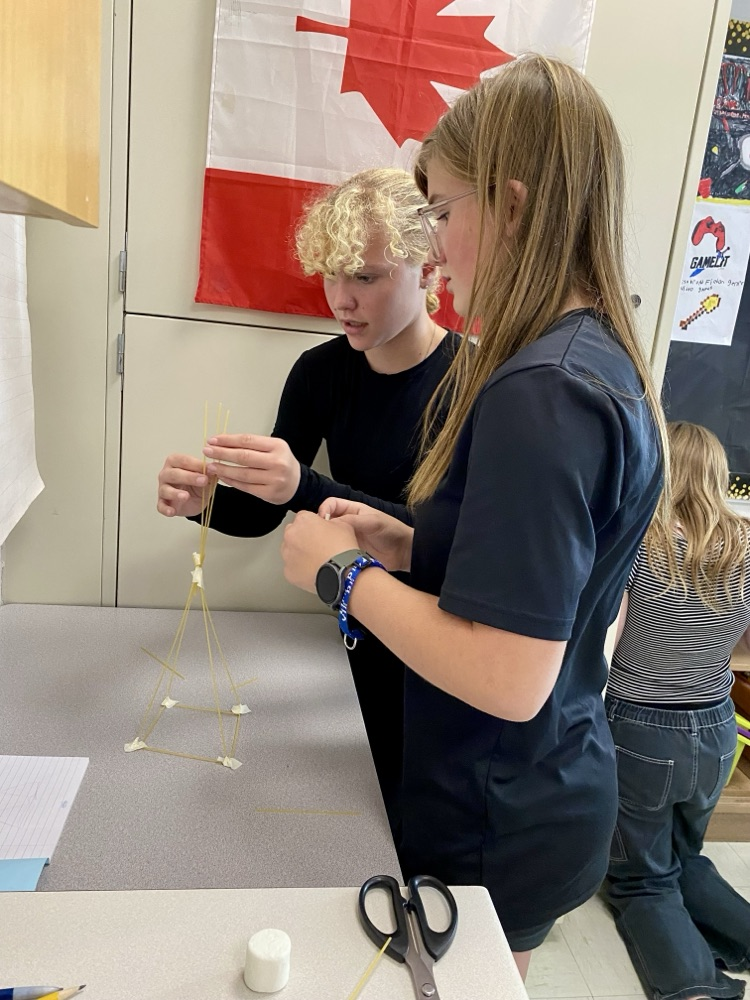 students building a structure with spaghetti and marshmallows