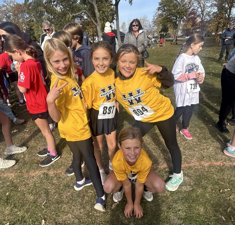 group of Warrior cross country runners 
