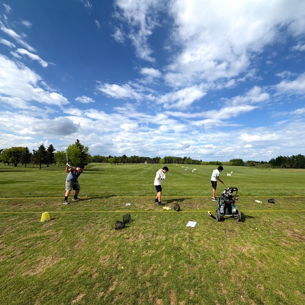 students golfing