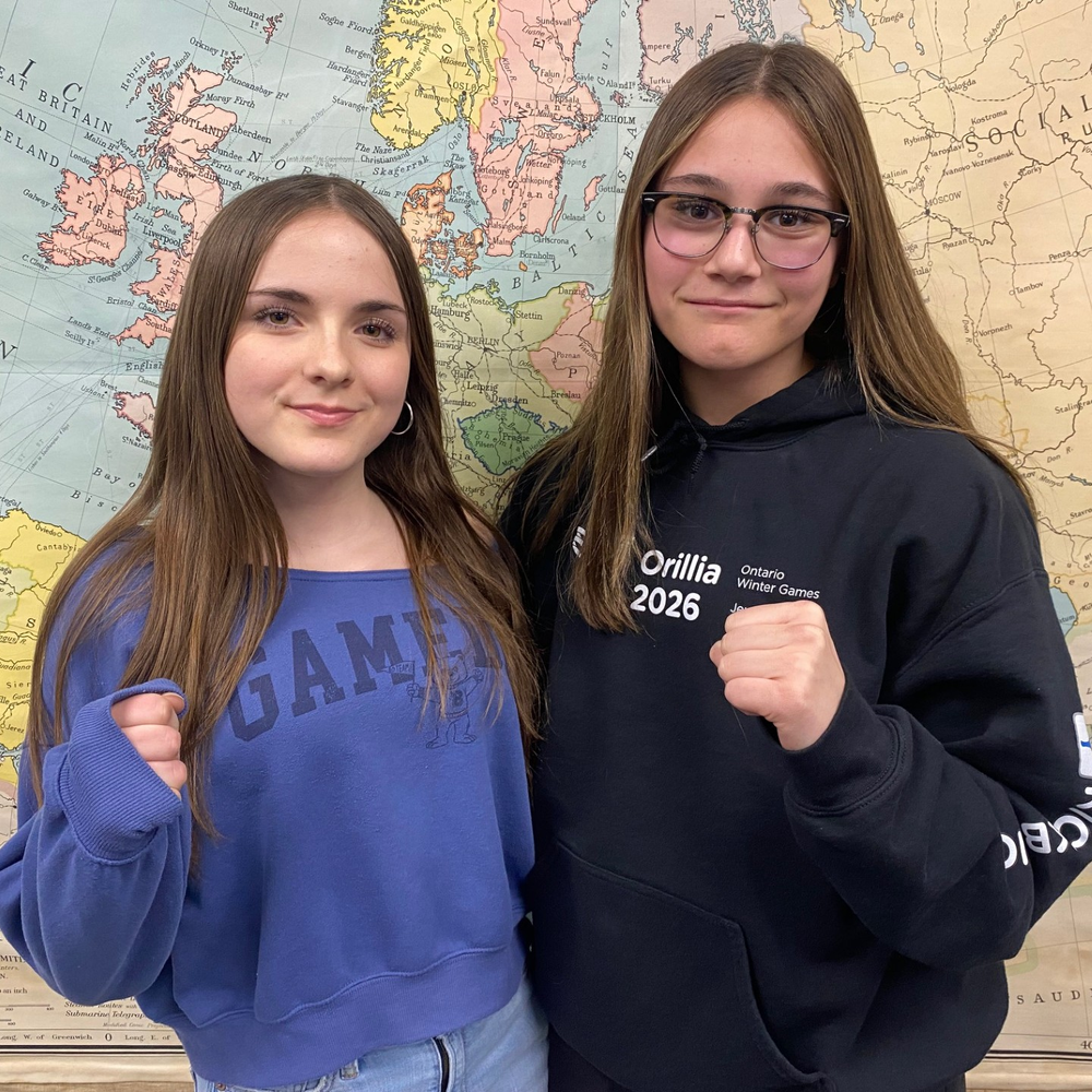 2 students pose for a photo