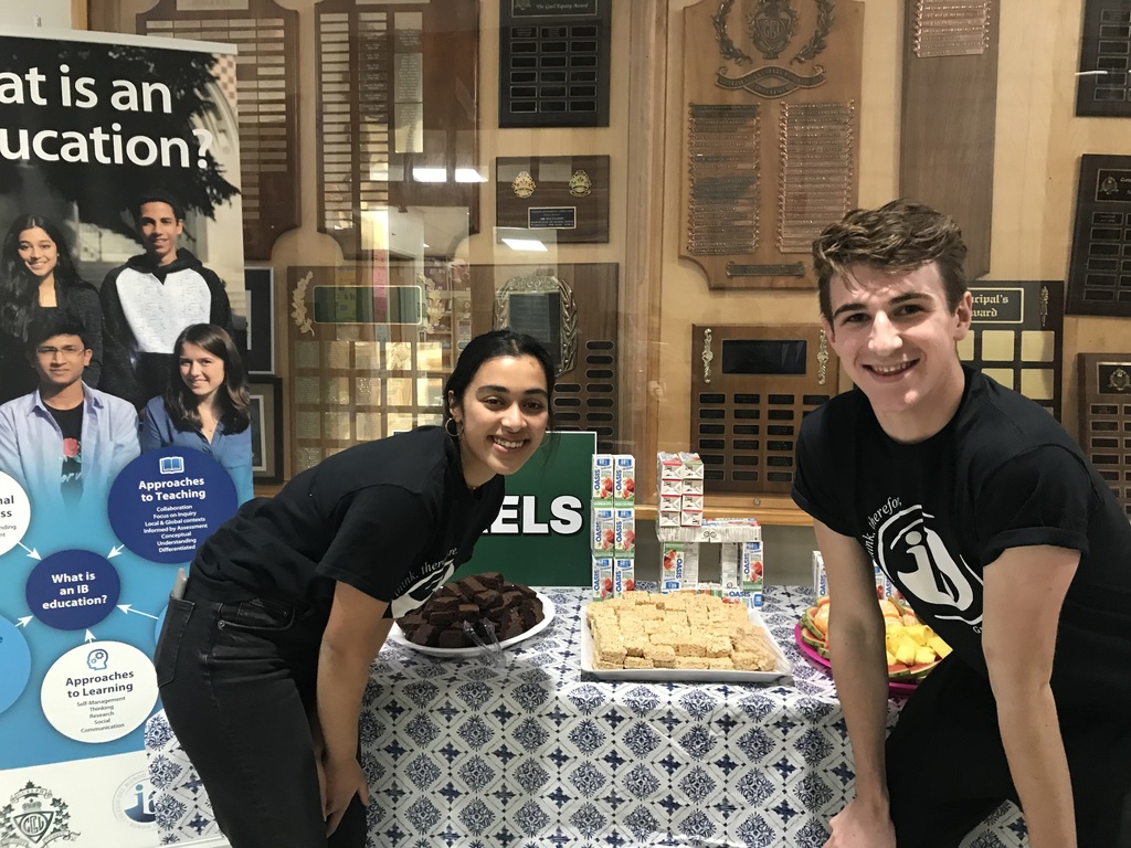 Students ready and waiting to welcome you! 
